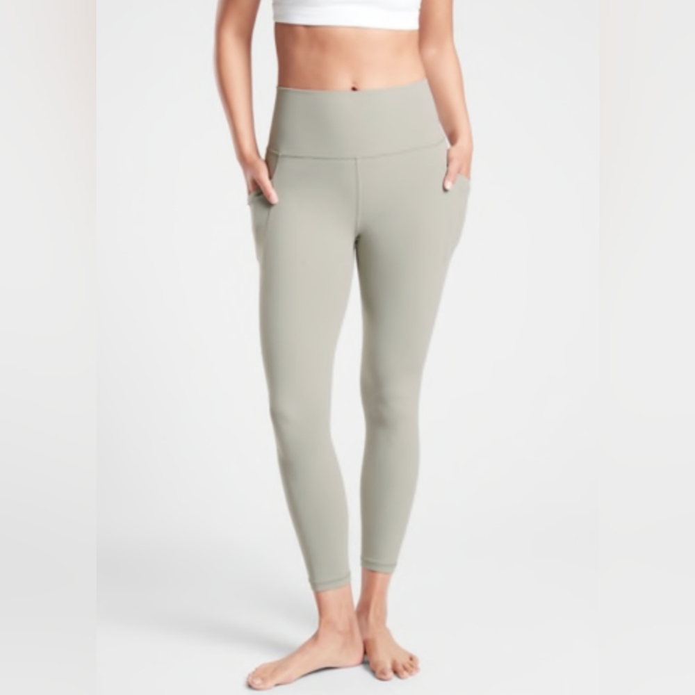 Athleta Salutation Stash Pocket ll 7/8 in Sage, Size XS